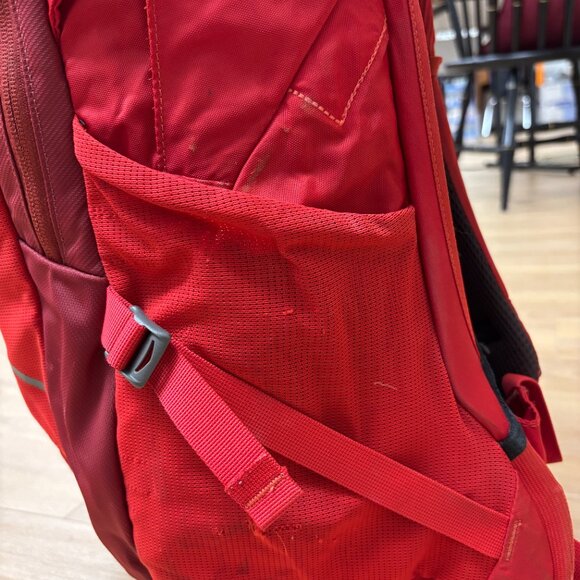 Osprey Pandion Red Hiking Travel Backpack Trampoline Venting Kickstand Bag 24/7 - Picture 6 of 12